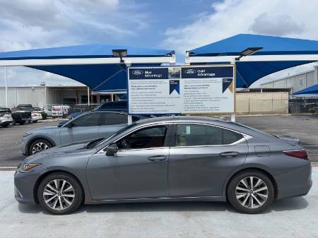 2019 Lexus ES