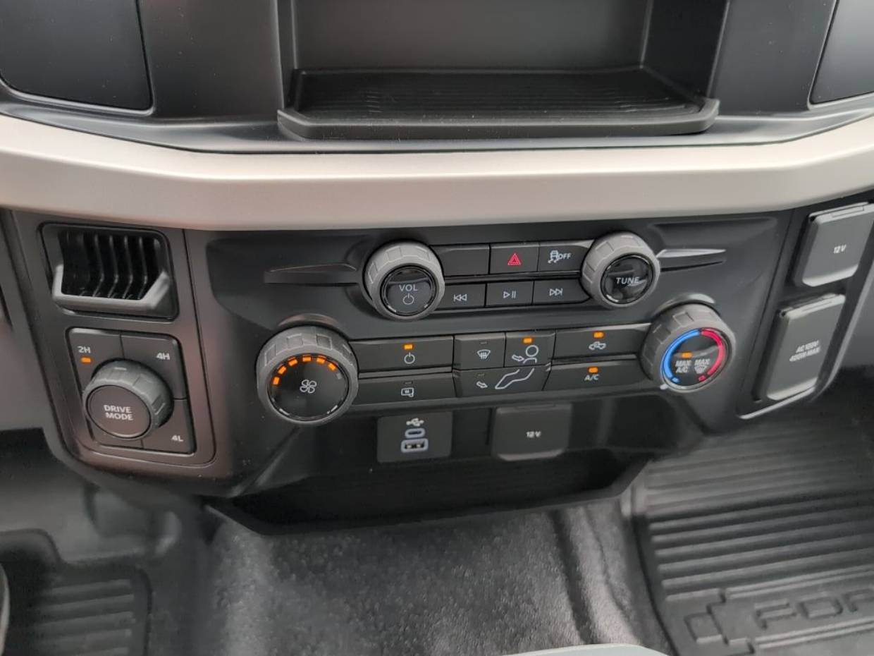 2025 Ford F-550 Super Duty Chassis Cab XL - Photo 11