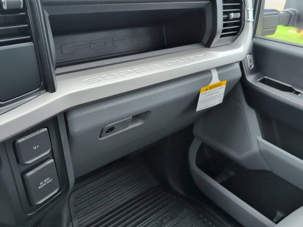 2025 Ford F-550 Super Duty Chassis Cab XL - Photo 14