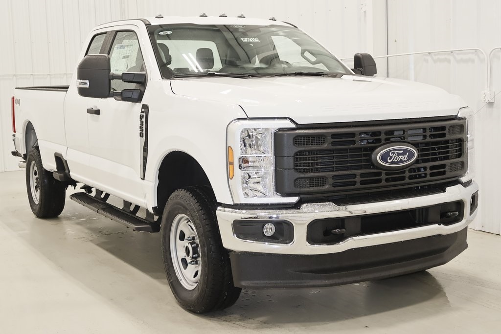 2025 Ford F-350 photo 2