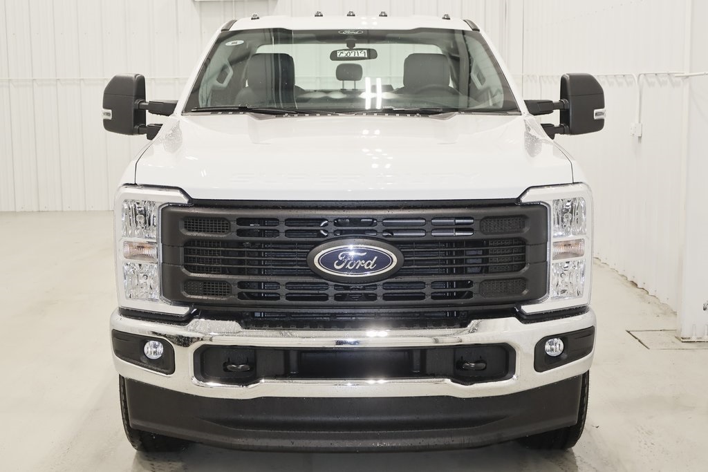 2025 Ford F-350 photo 3