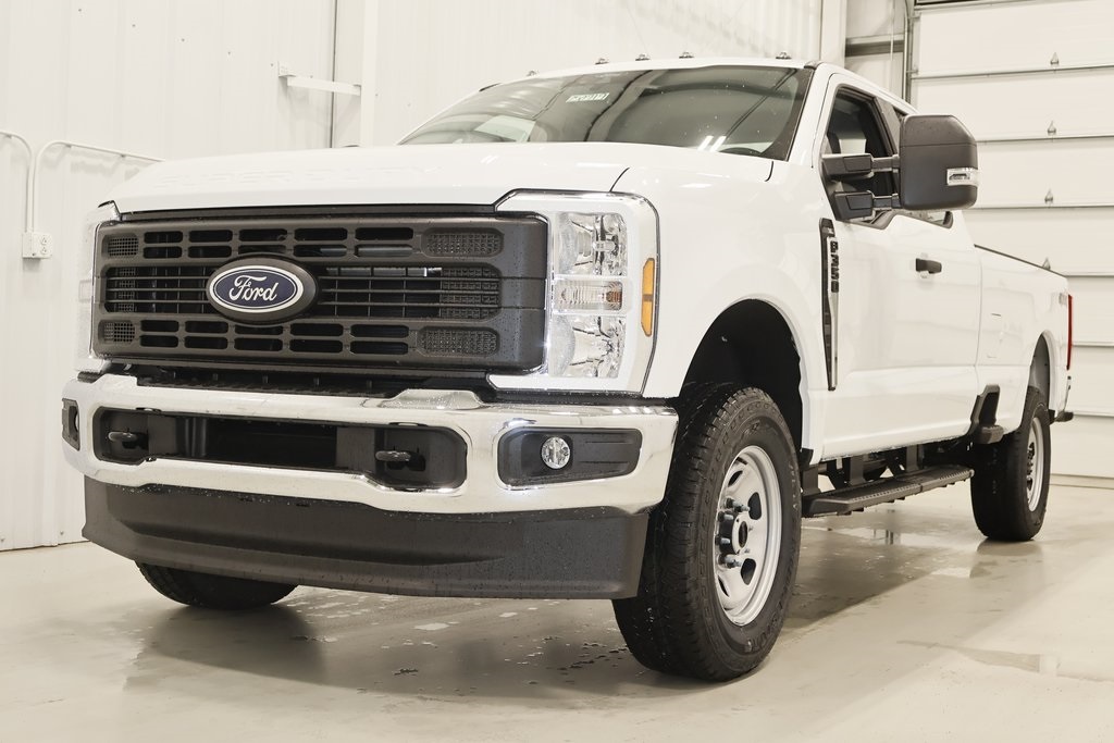 2025 Ford F-350 photo 4