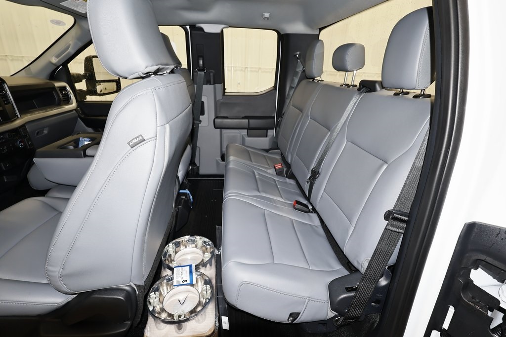 2025 Ford F-350 photo 12