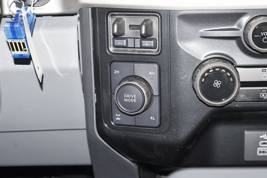 2025 Ford F-350 photo 19