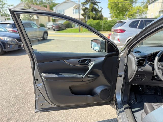 2020 Nissan Rogue Sport S photo 12