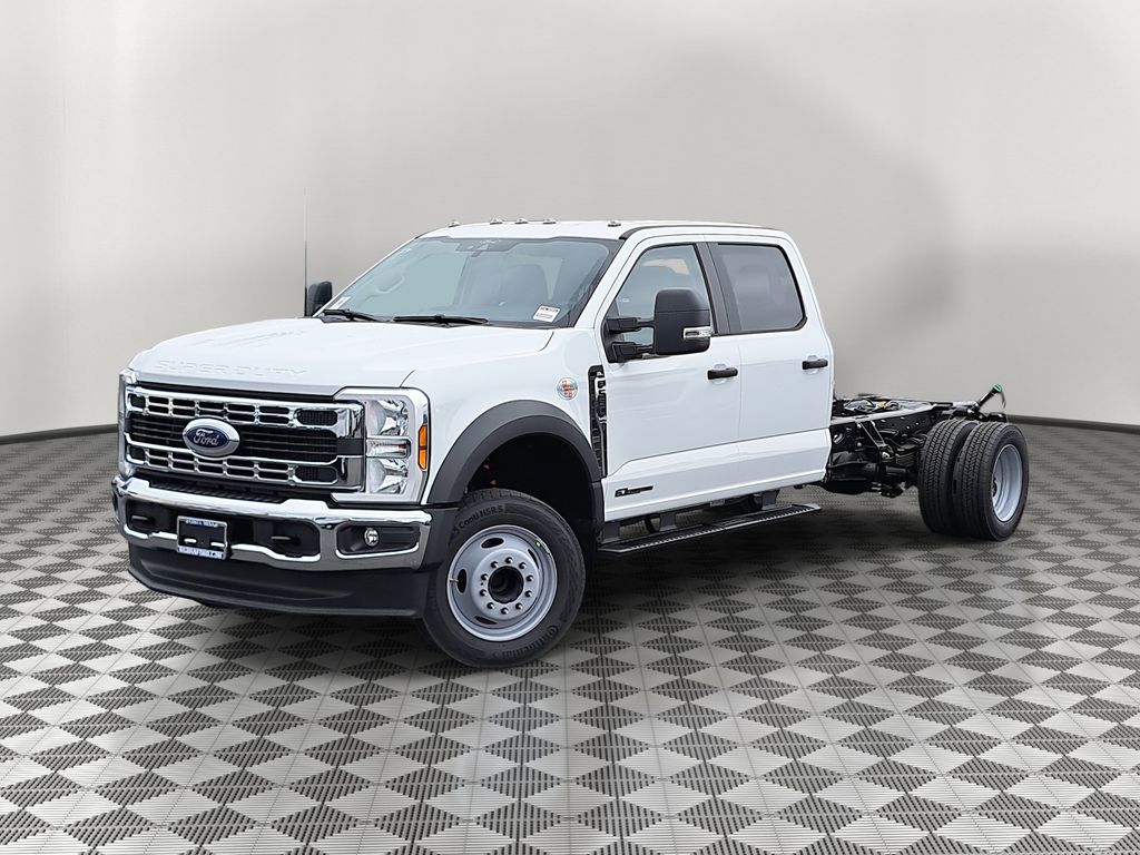 2025 Ford F-550 photo 2