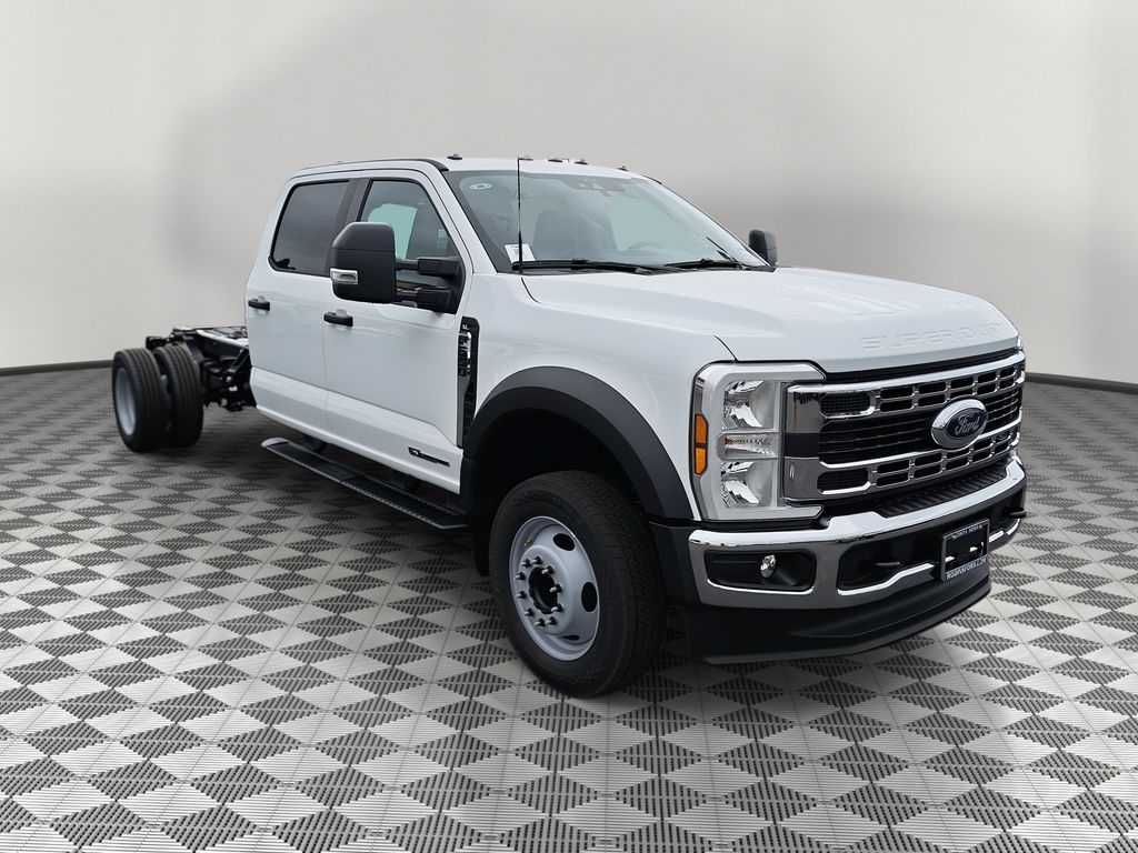 2025 Ford F-550 photo 3