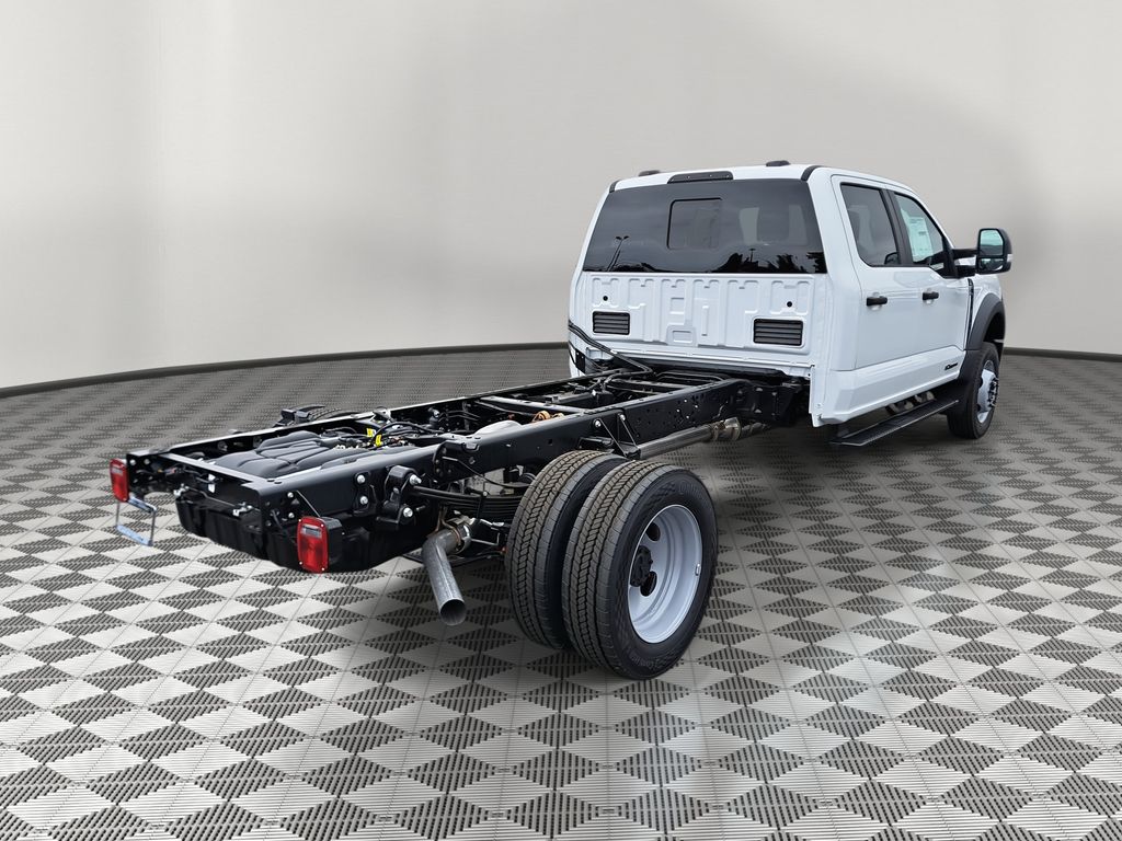 2025 Ford F-550 photo 4