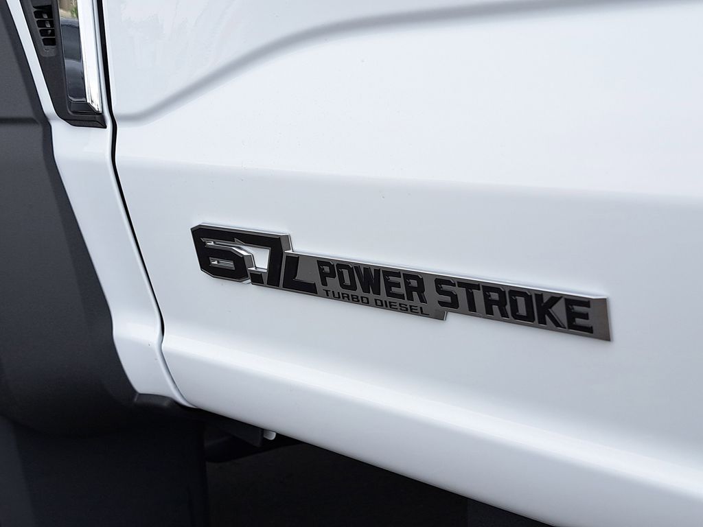 2025 Ford F-550 photo 6