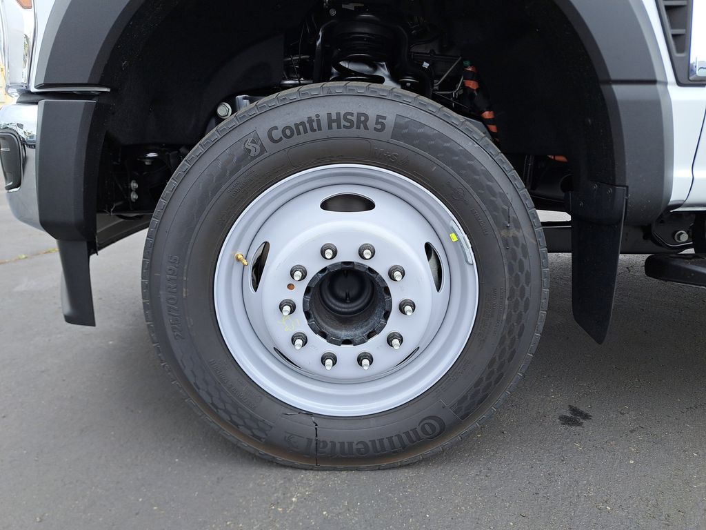 2025 Ford F-550 photo 8