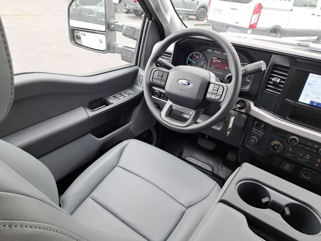 2025 Ford F-550 photo 10
