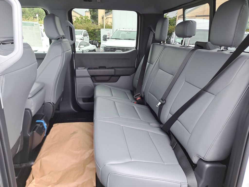 2025 Ford F-550 photo 11