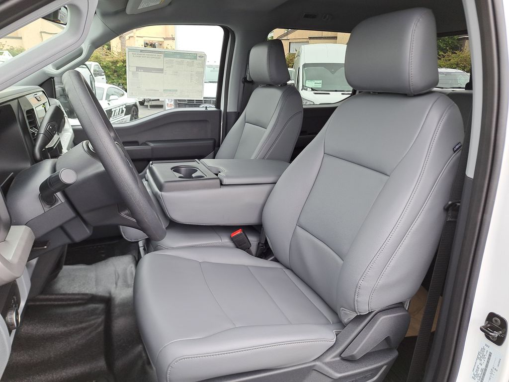 2025 Ford F-550 photo 14