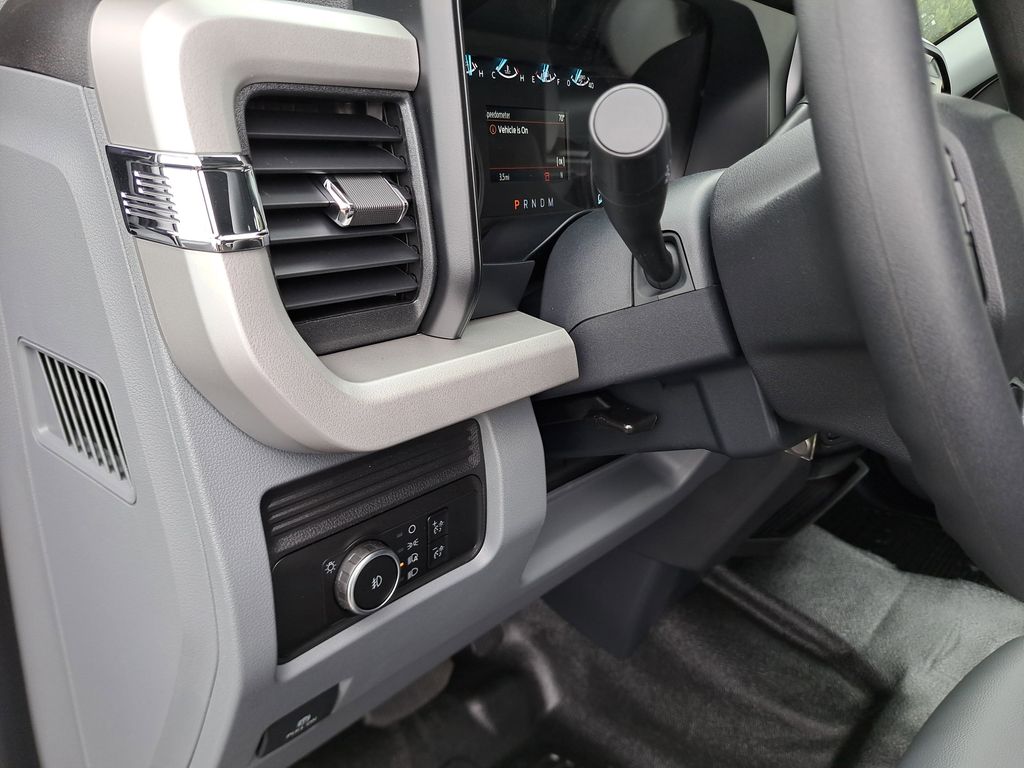 2025 Ford F-550 photo 17
