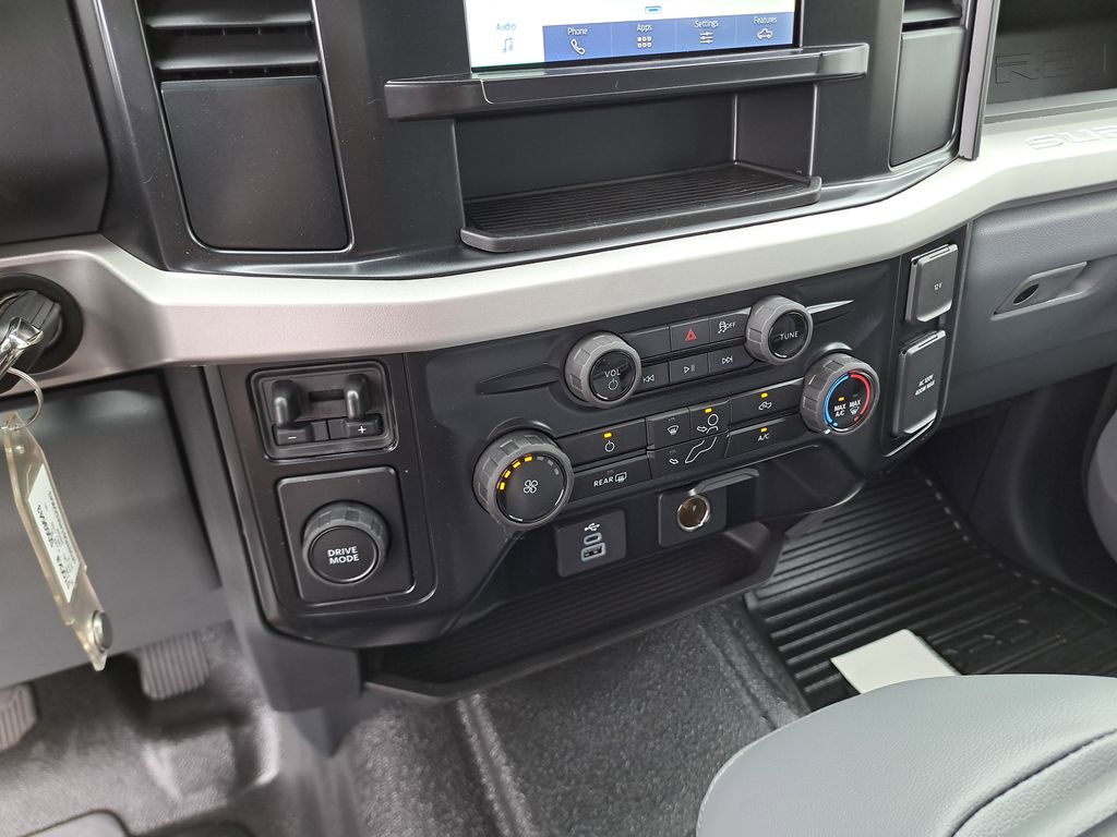 2025 Ford F-550 photo 24