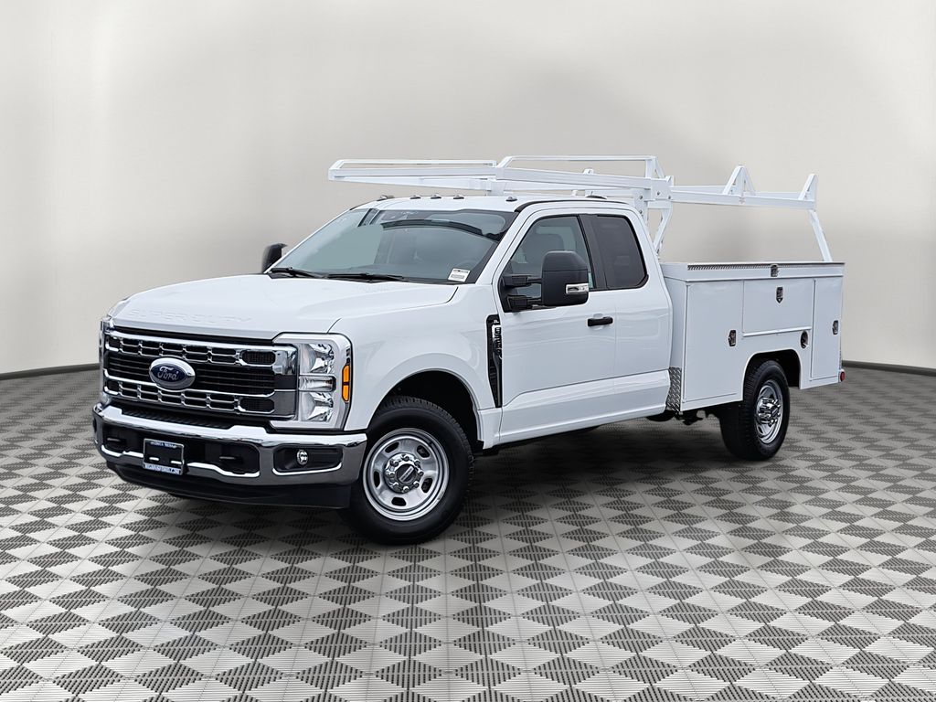 2025 Ford F-350 photo 2