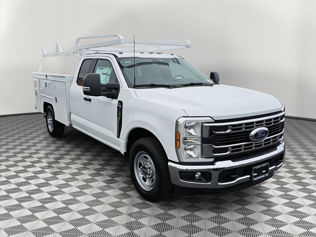2025 Ford F-350 photo 3