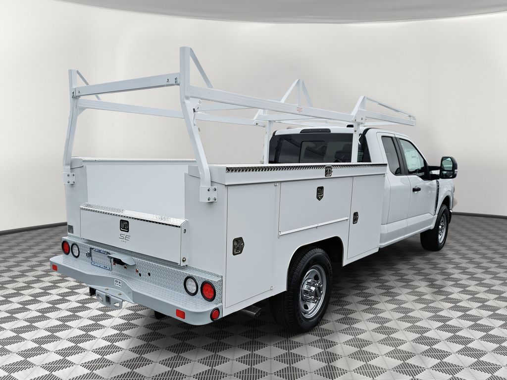 2025 Ford F-350 photo 4