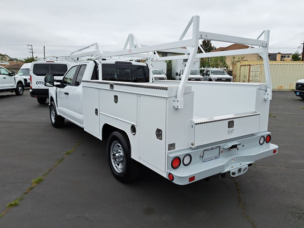 2025 Ford F-350 photo 5