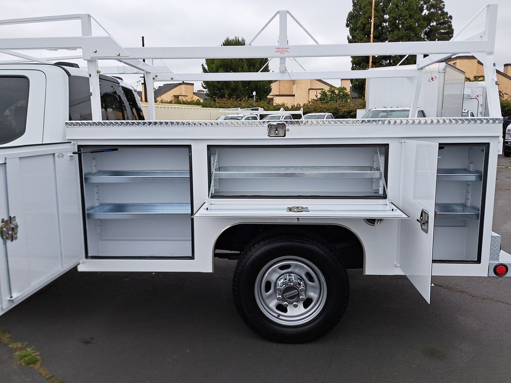 2025 Ford F-350 photo 6