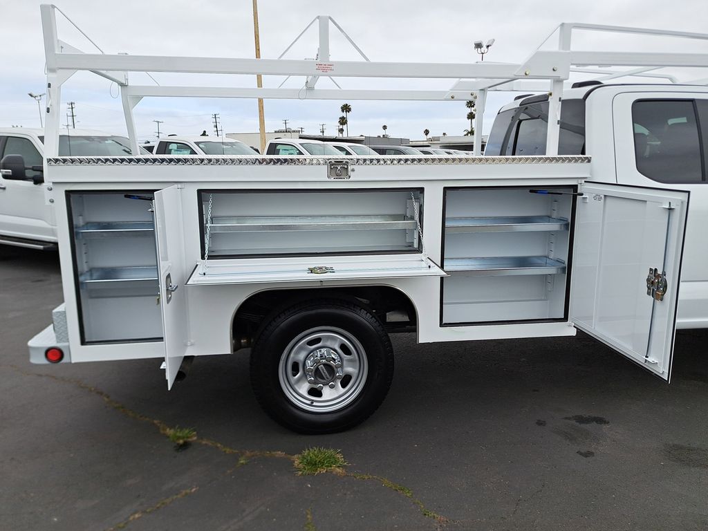 2025 Ford F-350 photo 7
