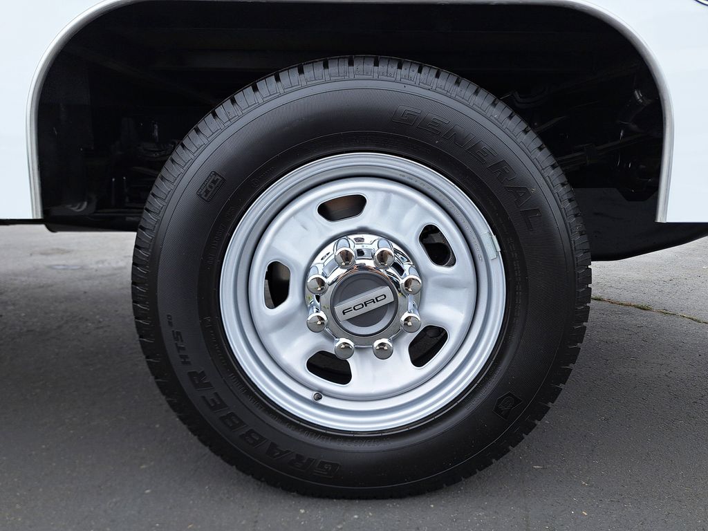 2025 Ford F-350 photo 8