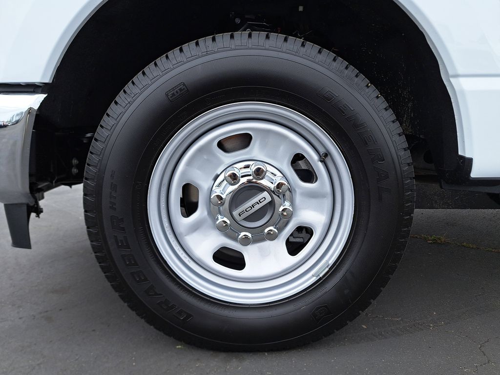 2025 Ford F-350 photo 9