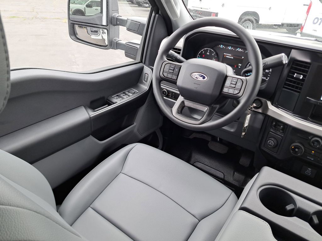 2025 Ford F-350 photo 12