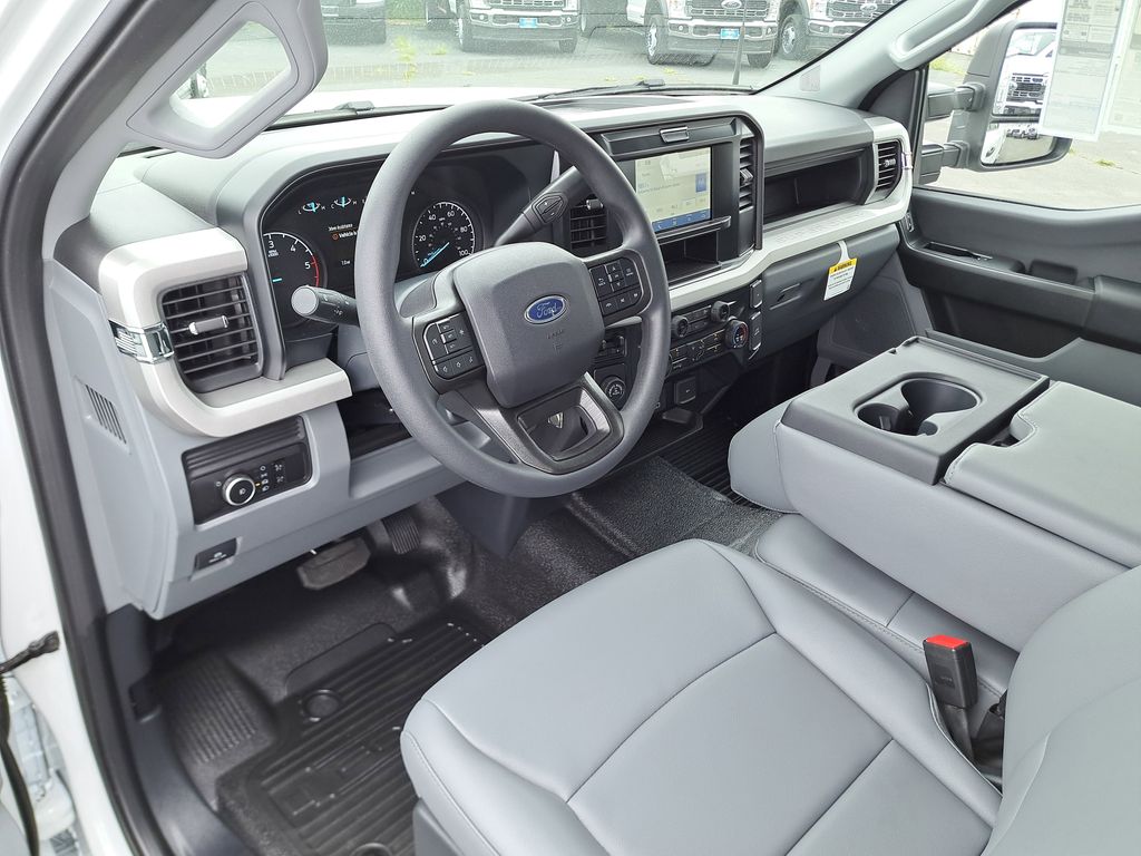 2025 Ford F-350 photo 15