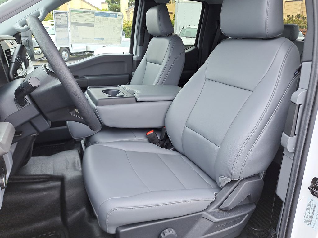 2025 Ford F-350 photo 16