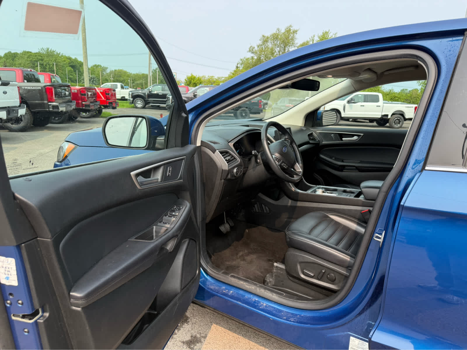 2022 Ford Edge SEL photo 6