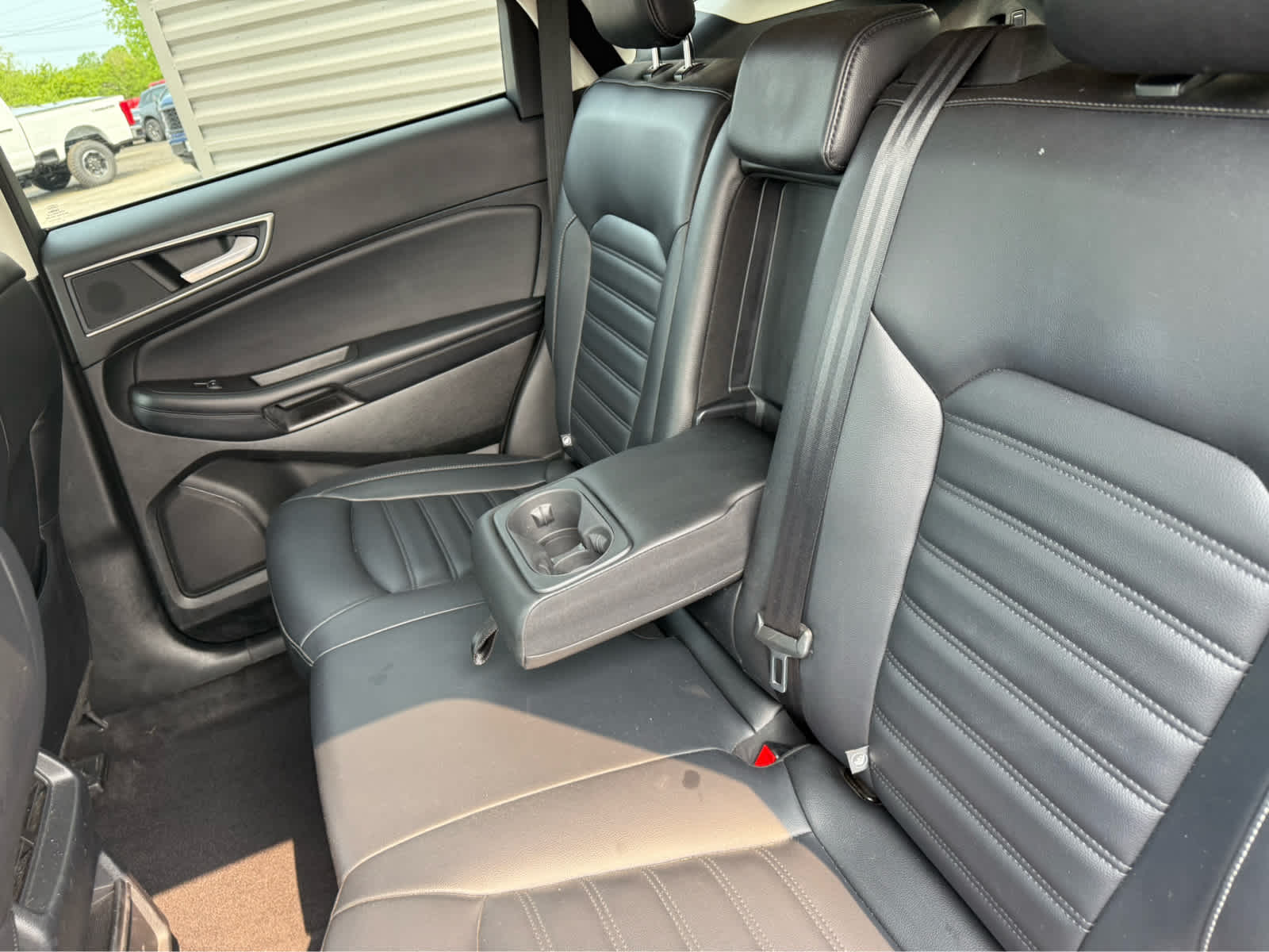 2022 Ford Edge SEL photo 16