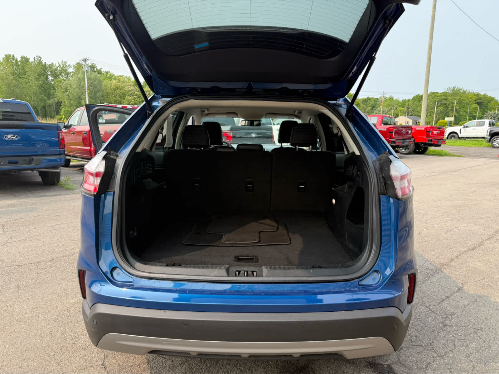 2022 Ford Edge SEL photo 17