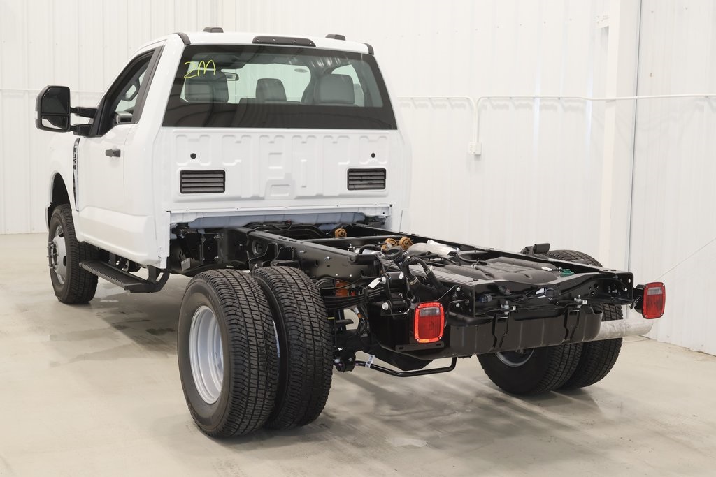 2025 Ford F-350 photo 3