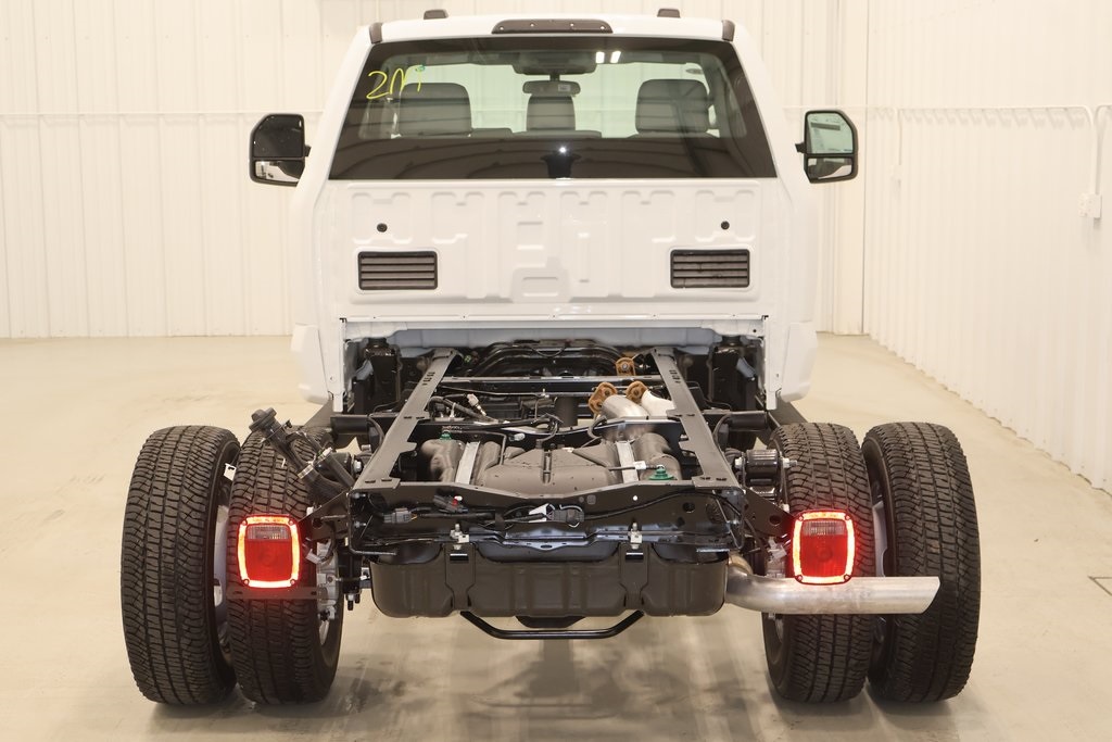 2025 Ford F-350 photo 4
