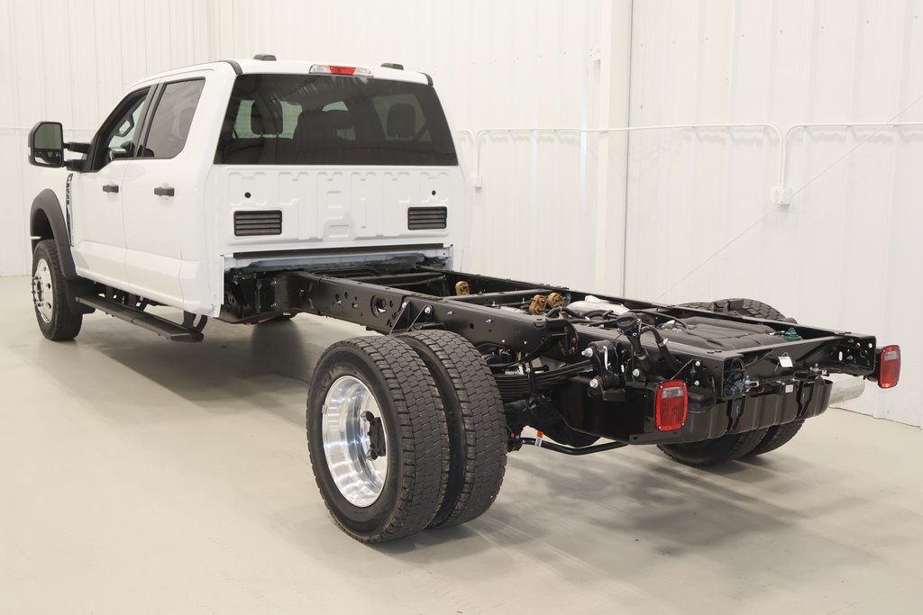 2025 Ford F-550 photo 3