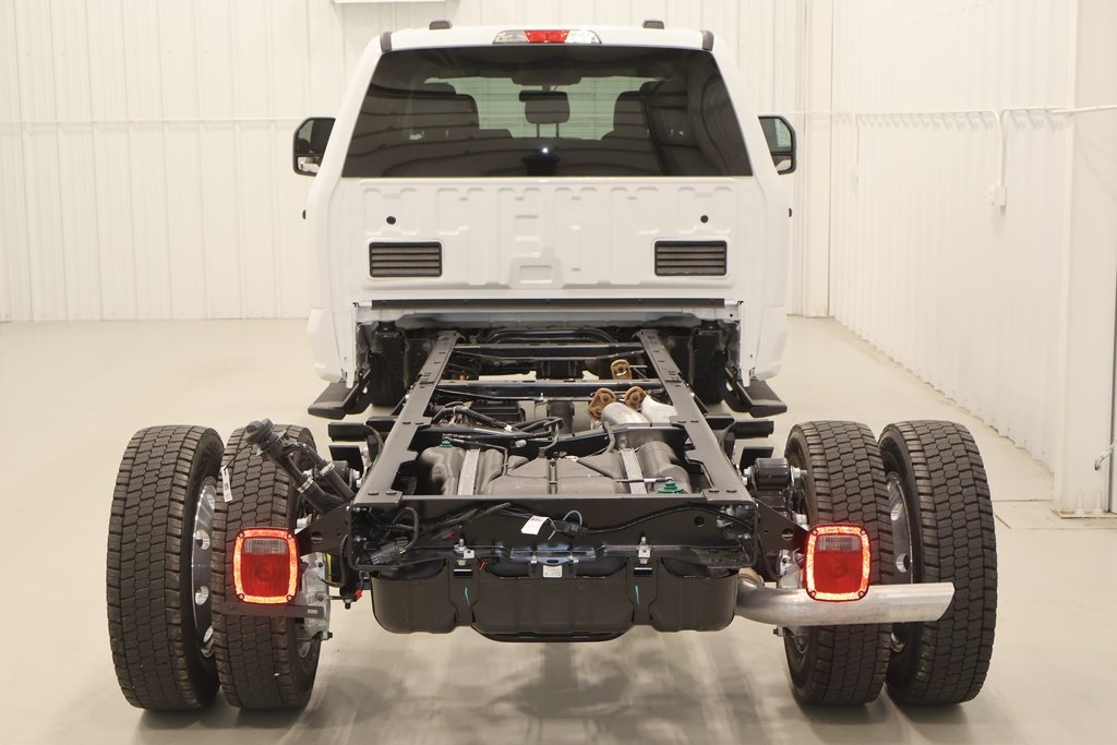 2025 Ford F-550 photo 4