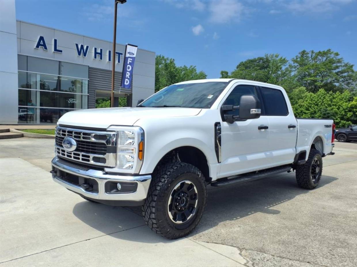 2025 Ford F-350 Super Duty XLT's photo