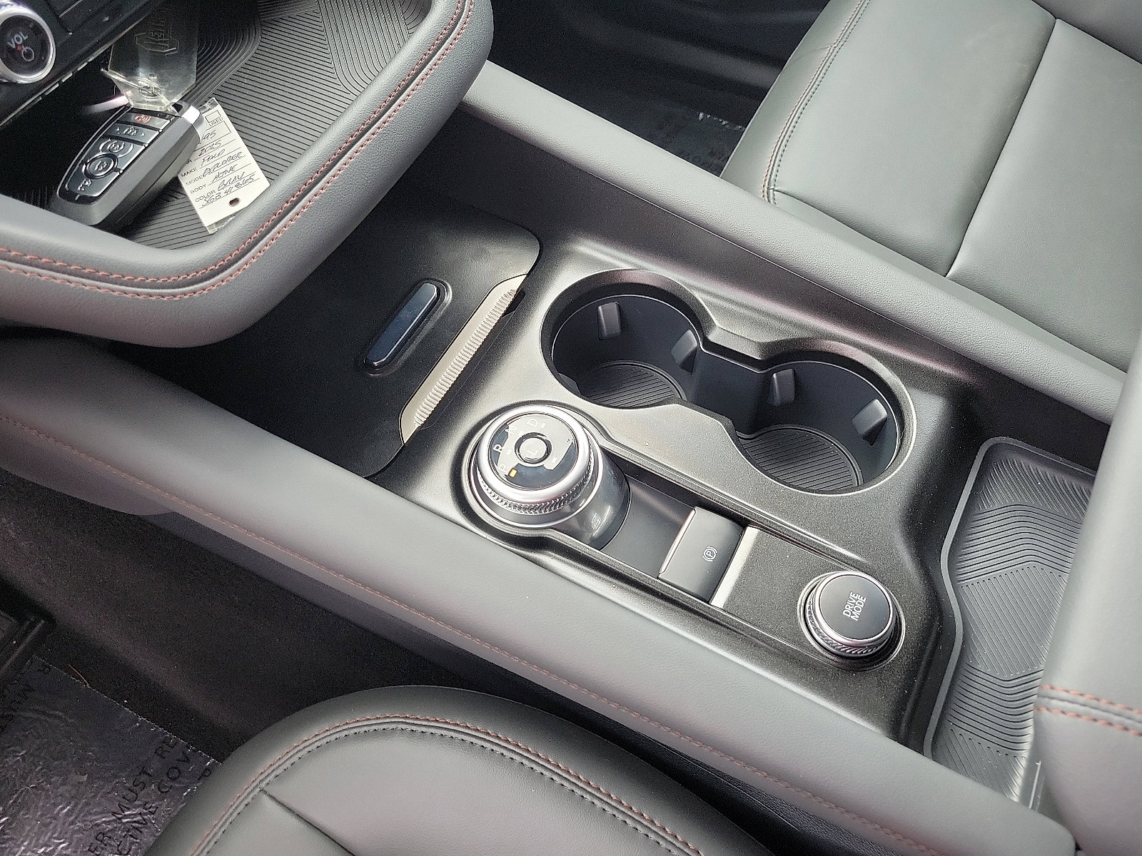 2025 Ford Explorer photo 3