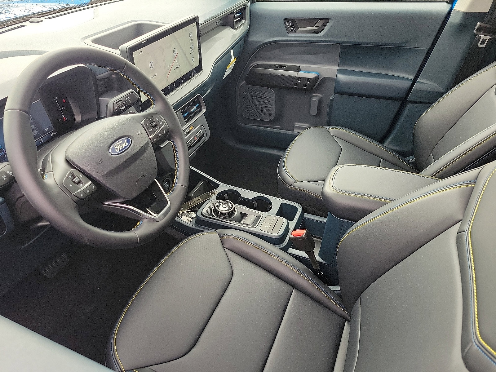 2025 Ford Maverick photo 2