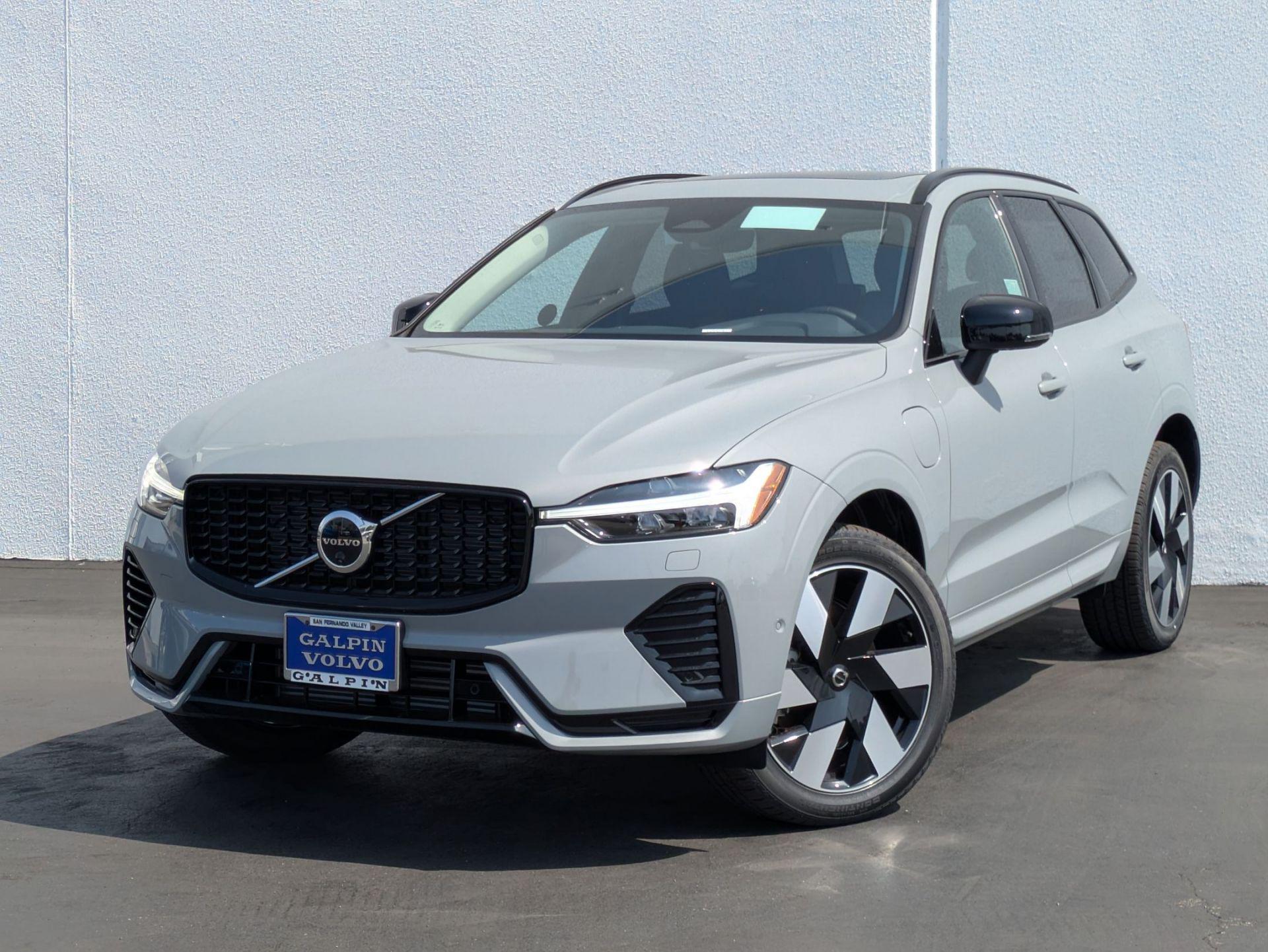 2025 Volvo XC60 Plus photo 7