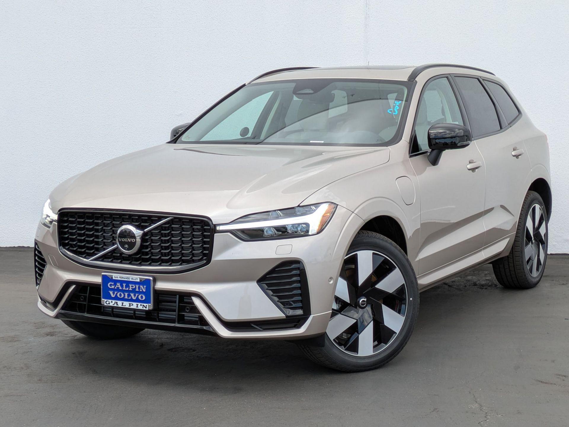 2025 Volvo XC60 Plus photo 6