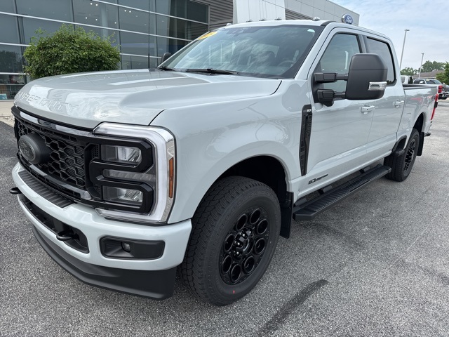 2025 Ford F-250 photo 2