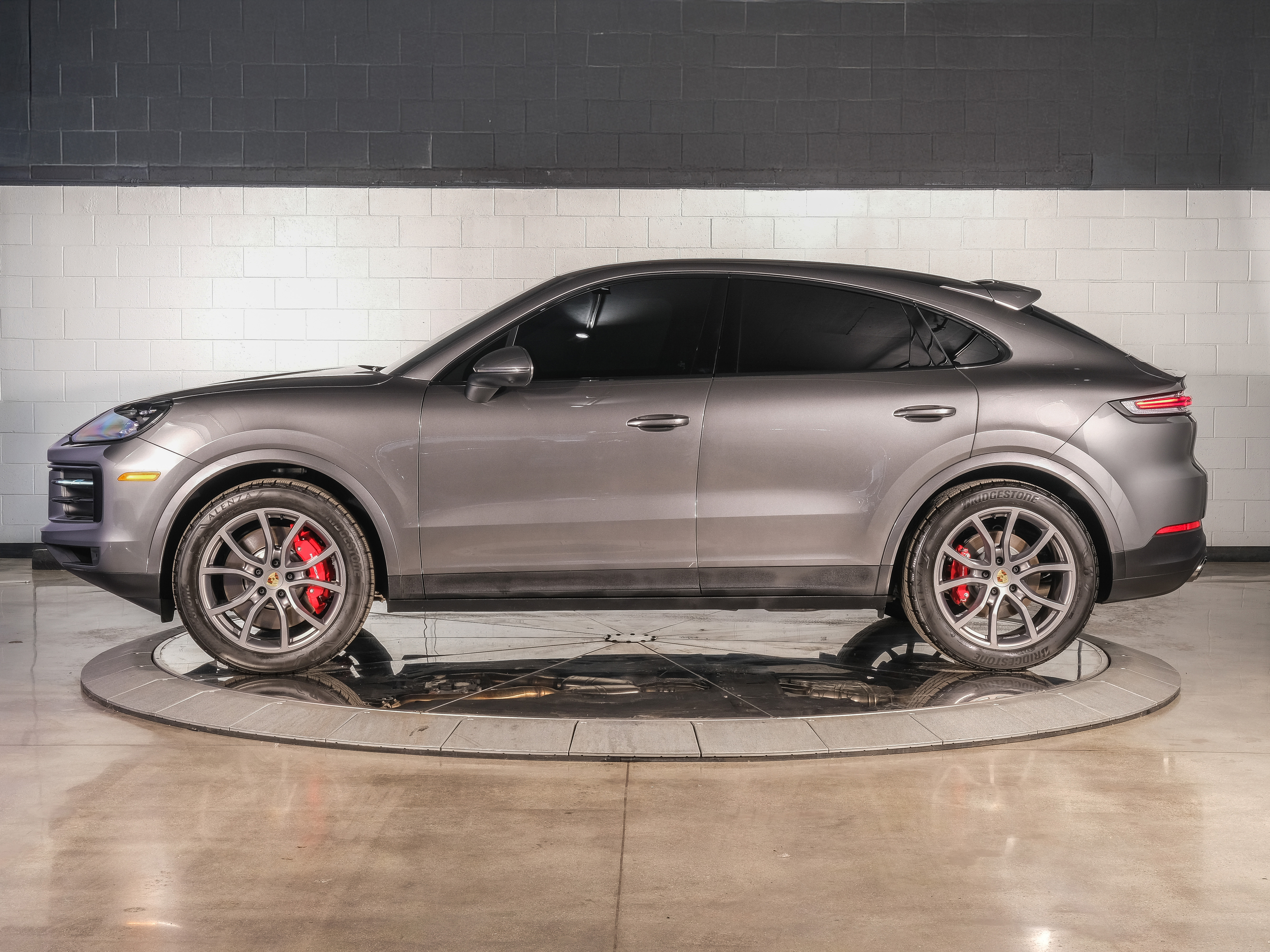 2024 Porsche Cayenne Coupe S photo 2