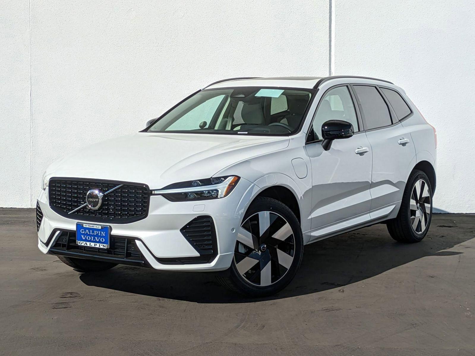 2025 Volvo XC60 Plus photo 11