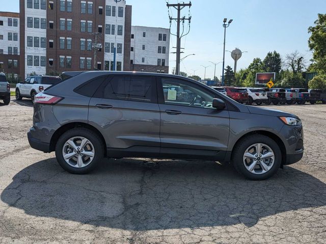 2024 Ford Edge SE photo 2