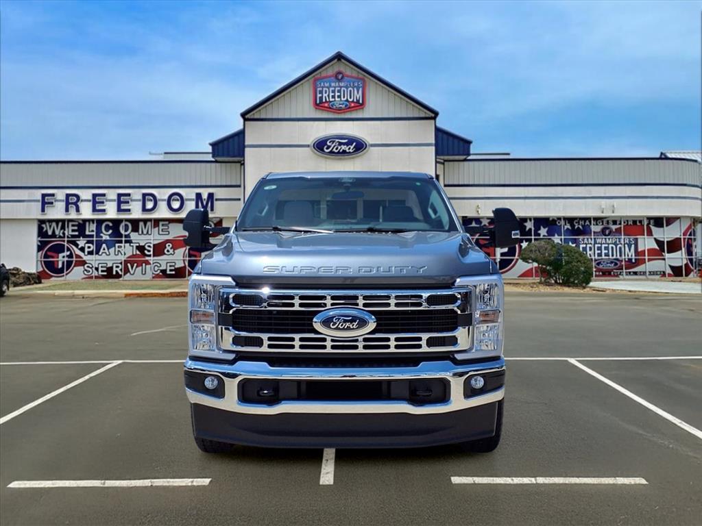 2025 Ford F-350 photo 2