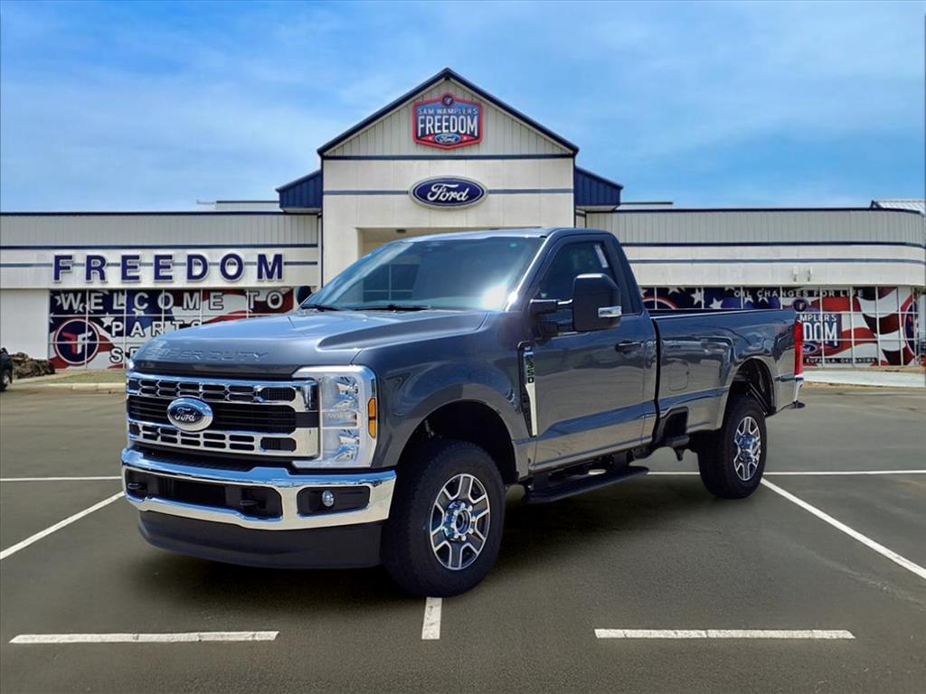 2025 Ford F-350 photo 3