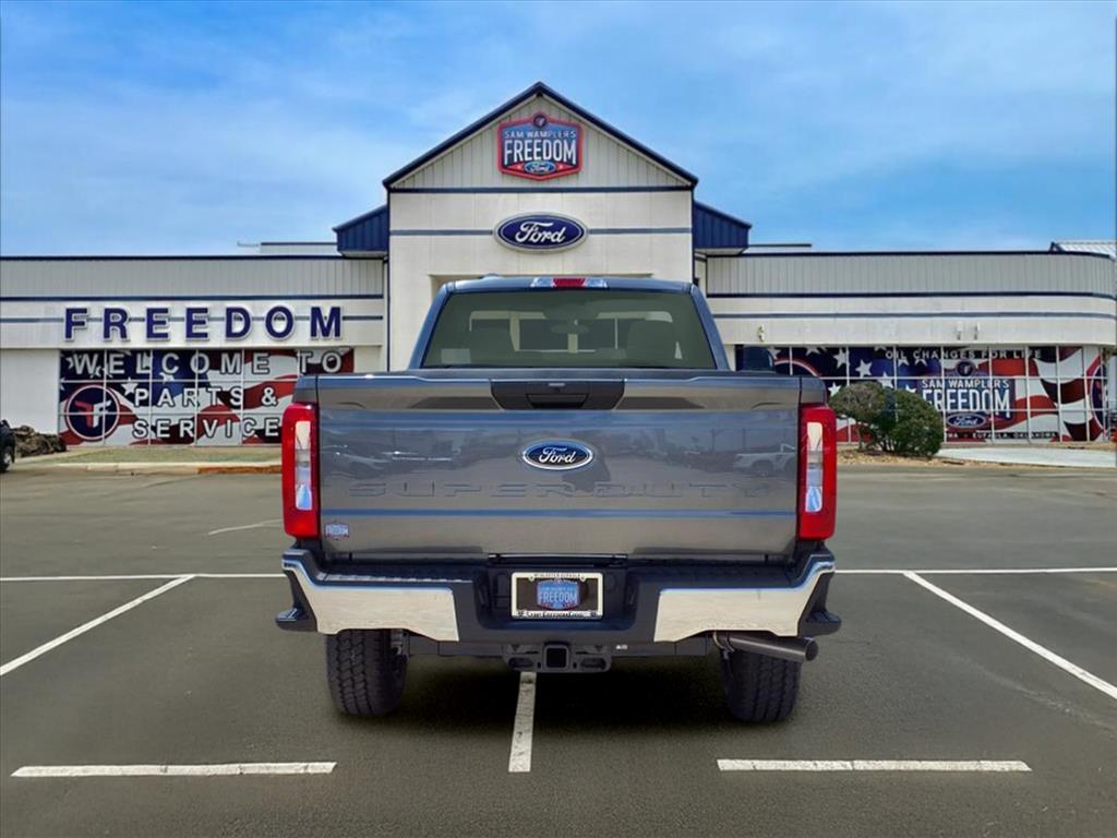 2025 Ford F-350 photo 4