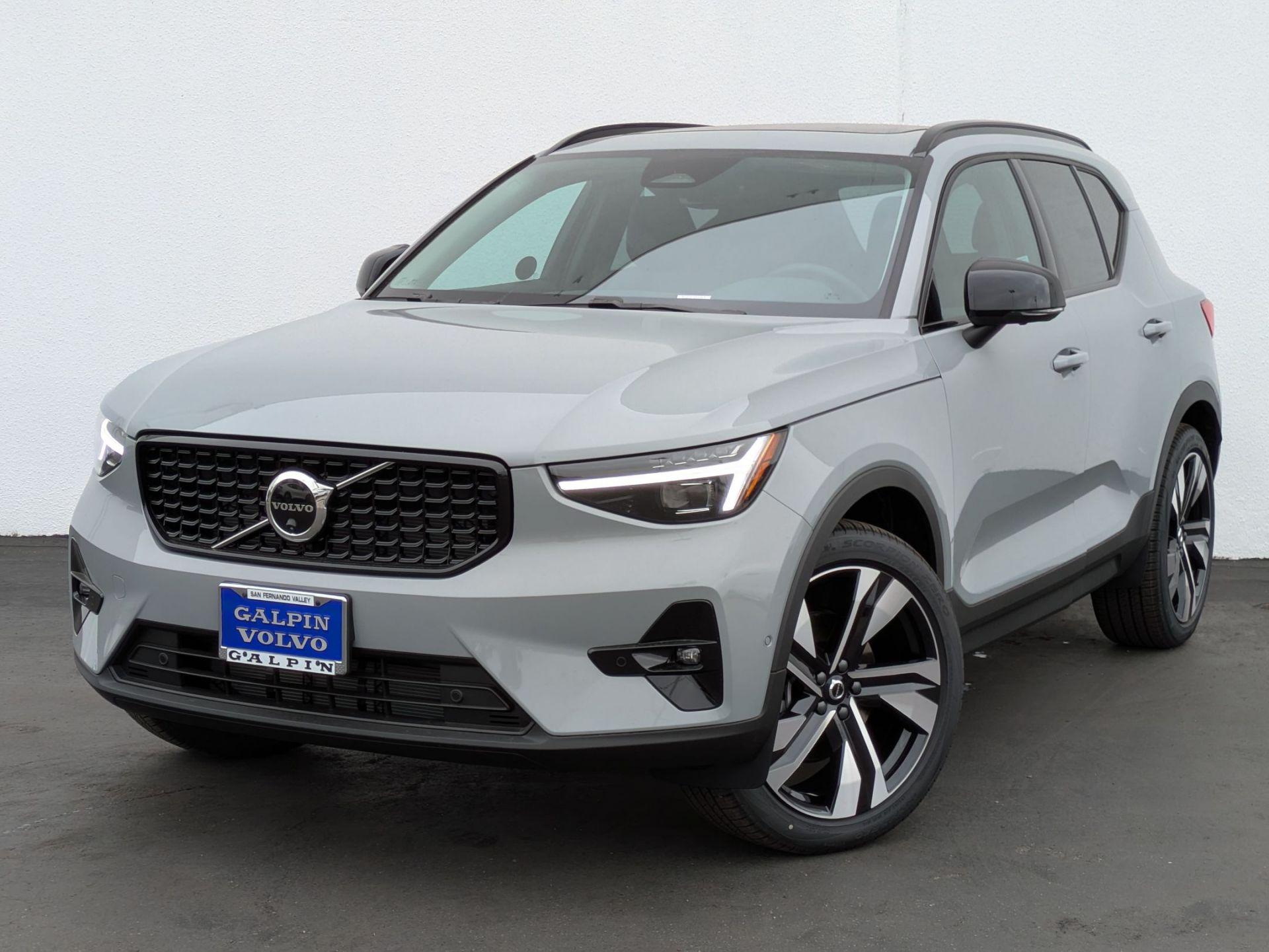 2025 Volvo XC40 Core photo 5